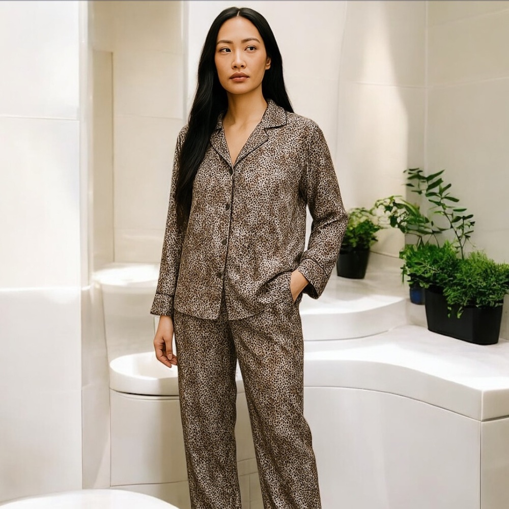 Secret treasures beautiful silky feel 2 piece animal print pj set